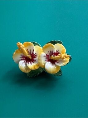 Vintage Artone Bobe China England Brooch